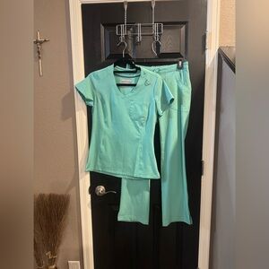 Skechers Mint Green Scrub Top and bottoms